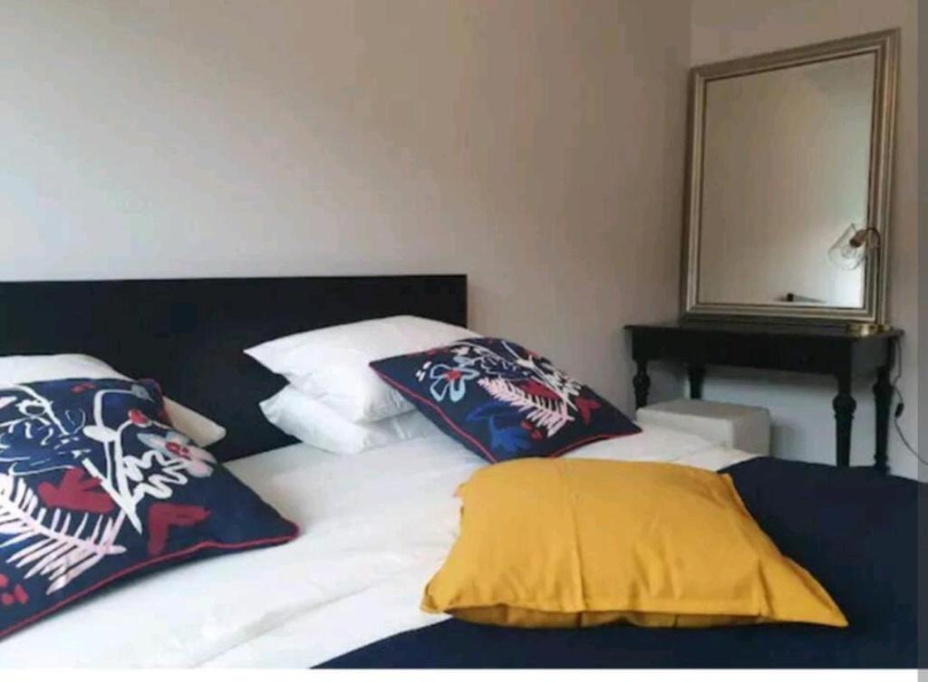 Beautiful Three Queen Beds Apartment In City Center , 100M2, Near Tram Люксембург Екстер'єр фото